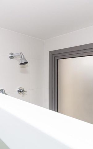 Apartamento à venda com 74m², 2 quartos e 1 vaga Apartamento à venda com 74m², 2 quartos e 1 vagaBanheiro da Suíte 2
