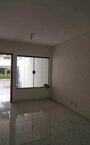 Casa à venda com 110m², 3 quartos e 2 vagas Casa à venda com 110m², 3 quartos e 2 vagasSala