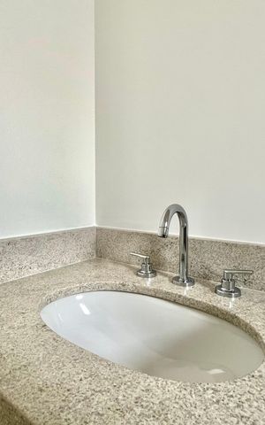 Apartamento à venda com 141m², 3 quartos e 2 vagas Apartamento à venda com 141m², 3 quartos e 2 vagasBanheiro da Suíte 1