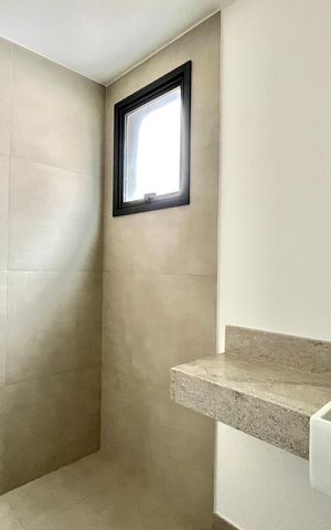 Apartamento à venda com 141m², 3 quartos e 2 vagas Apartamento à venda com 141m², 3 quartos e 2 vagasBanheiro da Suíte 2