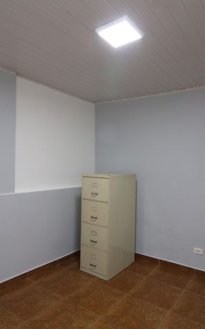 Casa à venda com 300m², 5 quartos e 2 vagasSuíte C2
