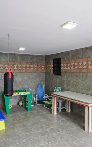 Casa à venda com 280m², 4 quartos e 5 vagasQuintal
