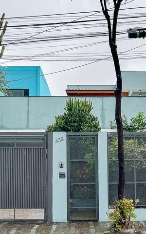Casa à venda com 280m², 4 quartos e 5 vagasFachada + plaquinha