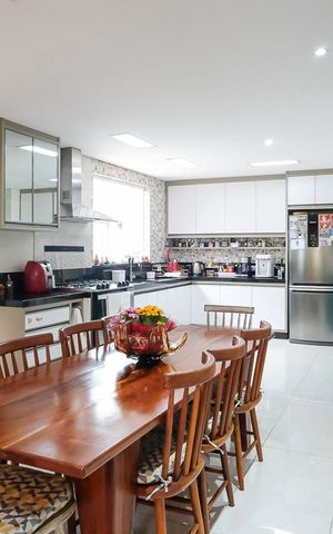 Casa à venda com 280m², 4 quartos e 5 vagasCozinha