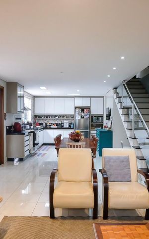 Casa à venda com 280m², 4 quartos e 5 vagasSala