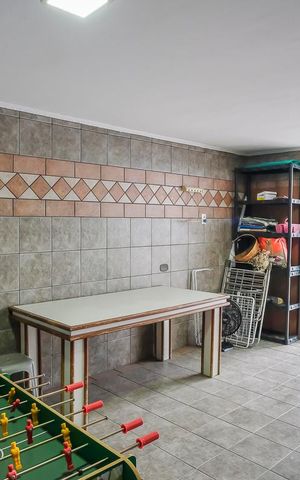 Casa à venda com 280m², 4 quartos e 5 vagasQuintal