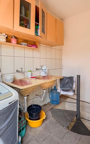 Casa à venda com 192m², 3 quartos e 5 vagas Casa à venda com 192m², 3 quartos e 5 vagasÁrea de Serviço