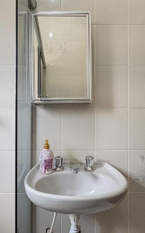 Casa à venda com 192m², 3 quartos e 5 vagas Casa à venda com 192m², 3 quartos e 5 vagasBanheiro Corredor