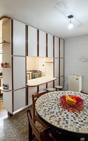 Casa à venda com 192m², 3 quartos e 5 vagas Casa à venda com 192m², 3 quartos e 5 vagasCozinha