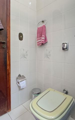 Casa à venda com 192m², 3 quartos e 5 vagas Casa à venda com 192m², 3 quartos e 5 vagasBanheiro Corredor