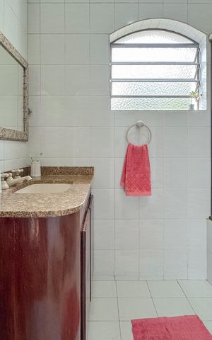Casa à venda com 192m², 3 quartos e 5 vagas Casa à venda com 192m², 3 quartos e 5 vagasBanheiro da Suíte