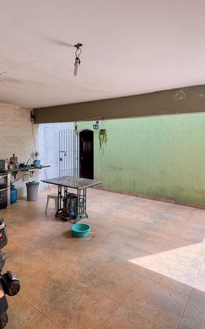 Casa à venda com 192m², 3 quartos e 5 vagas Casa à venda com 192m², 3 quartos e 5 vagasQuintal