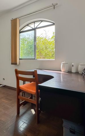 Casa à venda com 192m², 3 quartos e 5 vagas Casa à venda com 192m², 3 quartos e 5 vagasEscritório