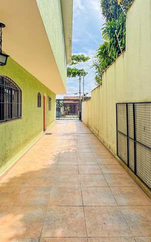 Casa à venda com 192m², 3 quartos e 5 vagas Casa à venda com 192m², 3 quartos e 5 vagasEntrada