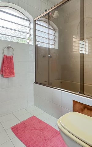 Casa à venda com 192m², 3 quartos e 5 vagas Casa à venda com 192m², 3 quartos e 5 vagasBanheiro da Suíte