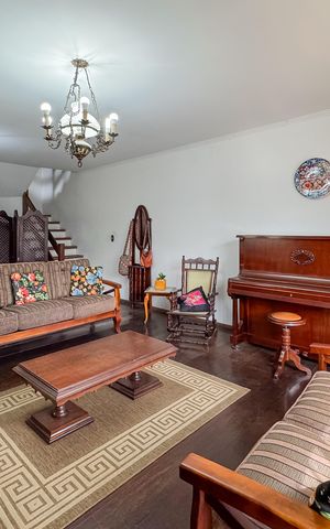 Casa à venda com 192m², 3 quartos e 5 vagas Casa à venda com 192m², 3 quartos e 5 vagasSala