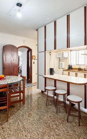 Casa à venda com 192m², 3 quartos e 5 vagas Casa à venda com 192m², 3 quartos e 5 vagasCozinha