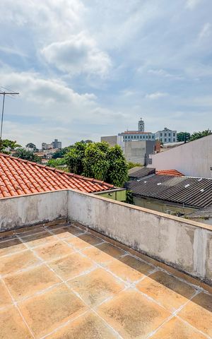 Casa à venda com 192m², 3 quartos e 5 vagas Casa à venda com 192m², 3 quartos e 5 vagasTelhado