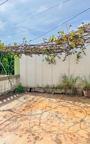 Casa à venda com 192m², 3 quartos e 5 vagas Casa à venda com 192m², 3 quartos e 5 vagasÁrea Externa