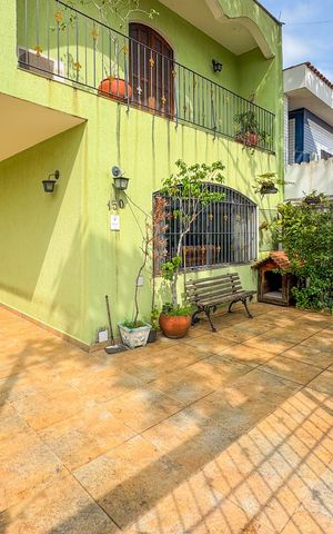 Casa à venda com 192m², 3 quartos e 5 vagas Casa à venda com 192m², 3 quartos e 5 vagasEntrada