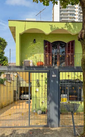 Casa à venda com 192m², 3 quartos e 5 vagas Casa à venda com 192m², 3 quartos e 5 vagasFachada