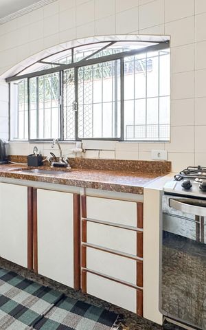 Casa à venda com 192m², 3 quartos e 5 vagas Casa à venda com 192m², 3 quartos e 5 vagasCozinha