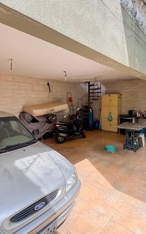 Casa à venda com 192m², 3 quartos e 5 vagas Casa à venda com 192m², 3 quartos e 5 vagasQuintal