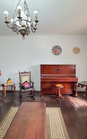 Casa à venda com 192m², 3 quartos e 5 vagas Casa à venda com 192m², 3 quartos e 5 vagasSala