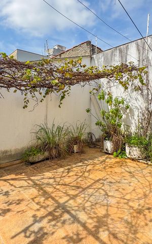 Casa à venda com 192m², 3 quartos e 5 vagas Casa à venda com 192m², 3 quartos e 5 vagasÁrea Externa
