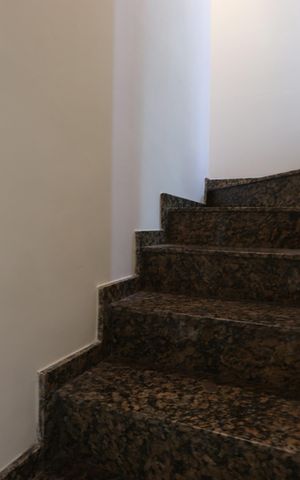 Casa de condomínio à venda com 86m², 2 quartos e 2 vagasEscada