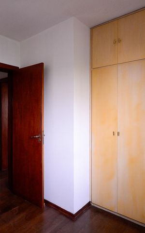 Apartamento à venda com 198m², 3 quartos e 4 vagas Apartamento à venda com 198m², 3 quartos e 4 vagasQuarto 1