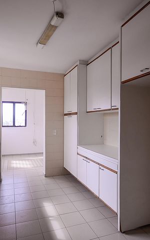 Apartamento à venda com 198m², 3 quartos e 4 vagas Apartamento à venda com 198m², 3 quartos e 4 vagasCozinha