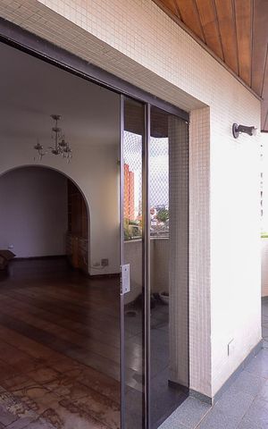 Apartamento à venda com 198m², 3 quartos e 4 vagas Apartamento à venda com 198m², 3 quartos e 4 vagasVaranda da Sala