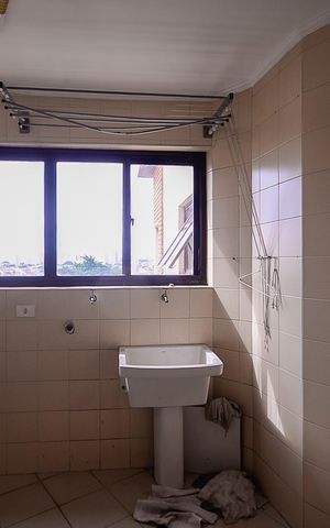 Apartamento à venda com 198m², 3 quartos e 4 vagas Apartamento à venda com 198m², 3 quartos e 4 vagasÁrea de Serviço