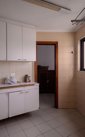 Apartamento à venda com 198m², 3 quartos e 4 vagas Apartamento à venda com 198m², 3 quartos e 4 vagasÁrea de Serviço