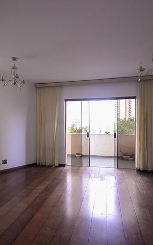 Apartamento à venda com 198m², 3 quartos e 4 vagas Apartamento à venda com 198m², 3 quartos e 4 vagasSala