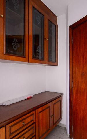 Apartamento à venda com 198m², 3 quartos e 4 vagas Apartamento à venda com 198m², 3 quartos e 4 vagasCozinha