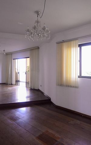 Apartamento à venda com 198m², 3 quartos e 4 vagas Apartamento à venda com 198m², 3 quartos e 4 vagasSala de Jantar