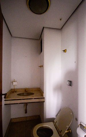 Apartamento à venda com 198m², 3 quartos e 4 vagas Apartamento à venda com 198m², 3 quartos e 4 vagasLavabo