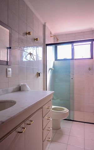 Apartamento à venda com 198m², 3 quartos e 4 vagas Apartamento à venda com 198m², 3 quartos e 4 vagasBanheiro Social