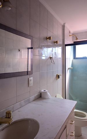 Apartamento à venda com 198m², 3 quartos e 4 vagas Apartamento à venda com 198m², 3 quartos e 4 vagasBanheiro Social