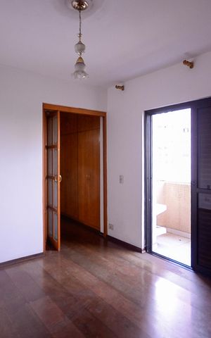 Apartamento à venda com 198m², 3 quartos e 4 vagas Apartamento à venda com 198m², 3 quartos e 4 vagasQuarto 2 - Suite
