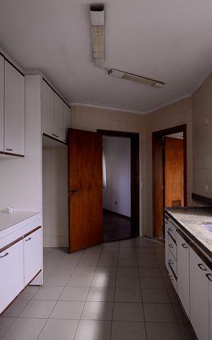 Apartamento à venda com 198m², 3 quartos e 4 vagas Apartamento à venda com 198m², 3 quartos e 4 vagasCozinha