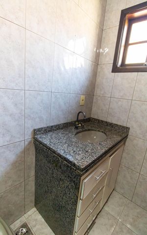 Casa de condomínio à venda com 300m², 3 quartos e 3 vagas Casa de condomínio à venda com 300m², 3 quartos e 3 vagasBanheiro da Suíte