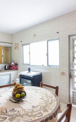 Casa à venda com 110m², 3 quartos e 2 vagas Casa à venda com 110m², 3 quartos e 2 vagasCozinha