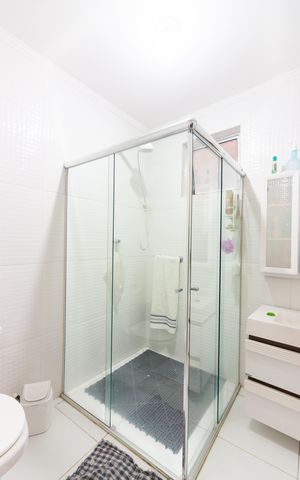 Casa à venda com 110m², 3 quartos e 2 vagas Casa à venda com 110m², 3 quartos e 2 vagasBanheiro