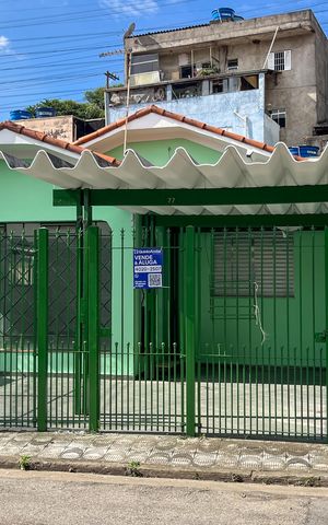 Casa à venda com 100m², 2 quartos e 2 vagas Casa à venda com 100m², 2 quartos e 2 vagasFachada