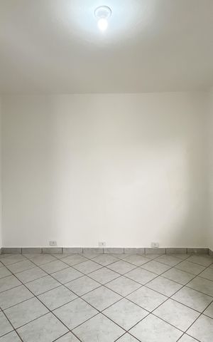 Casa à venda com 100m², 2 quartos e 2 vagas Casa à venda com 100m², 2 quartos e 2 vagasQuarto 2