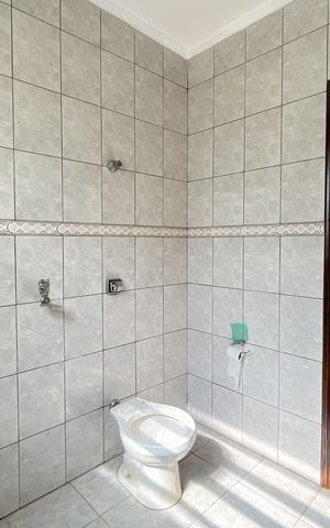 Casa à venda com 100m², 2 quartos e 2 vagas Casa à venda com 100m², 2 quartos e 2 vagasBanheiro
