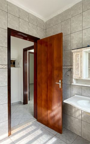 Casa à venda com 100m², 2 quartos e 2 vagas Casa à venda com 100m², 2 quartos e 2 vagasBanheiro